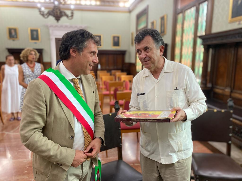 Catanzaro – L’ Ambasciatore messicano in Italia in visita a Palazzo De Nobili