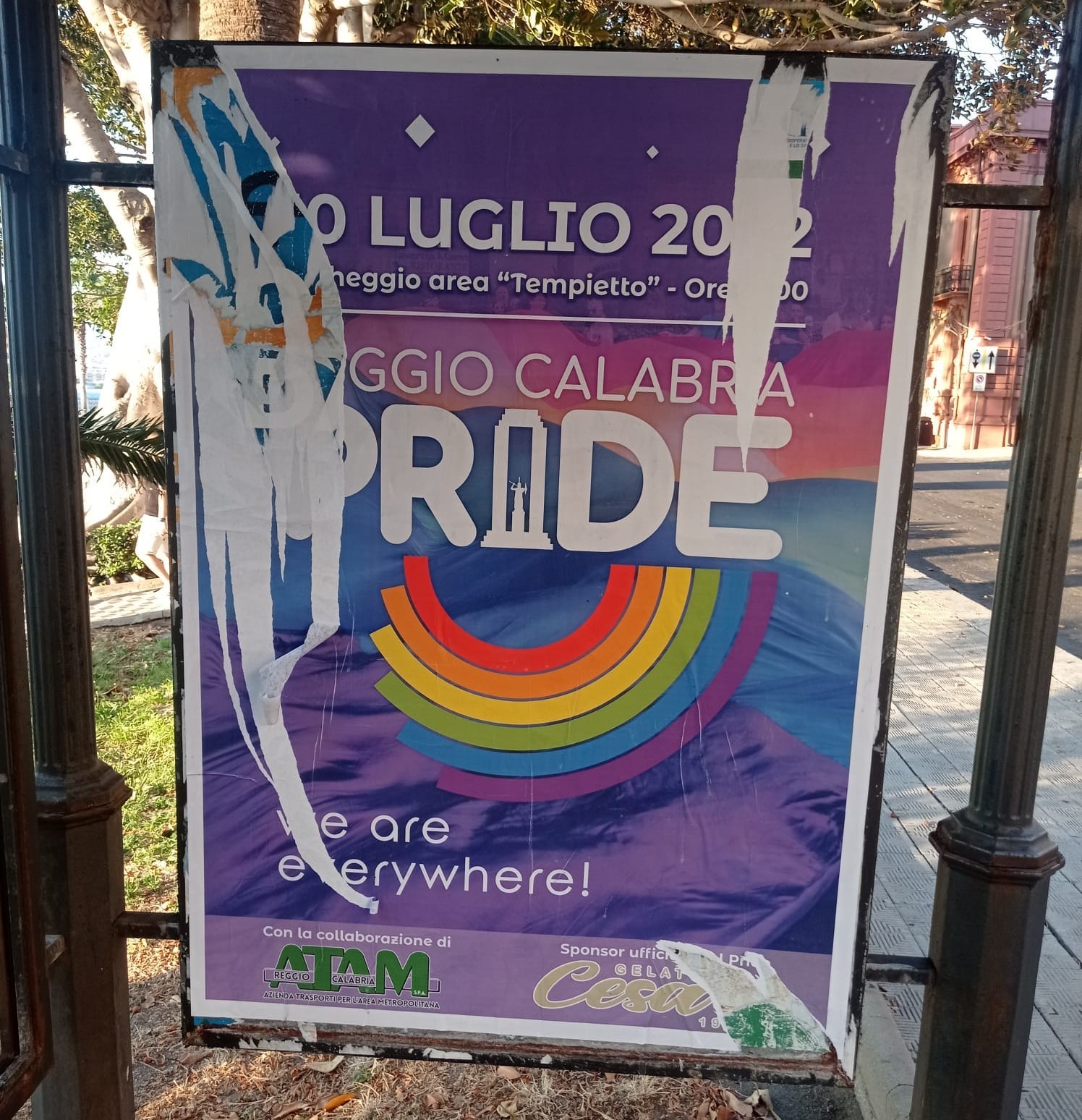 Danneggiamento manifesti “Pride”, Quartuccio e Martino: “Al fianco della comunità LGBT+, Reggio Calabria è luogo di inclusione e diritti”