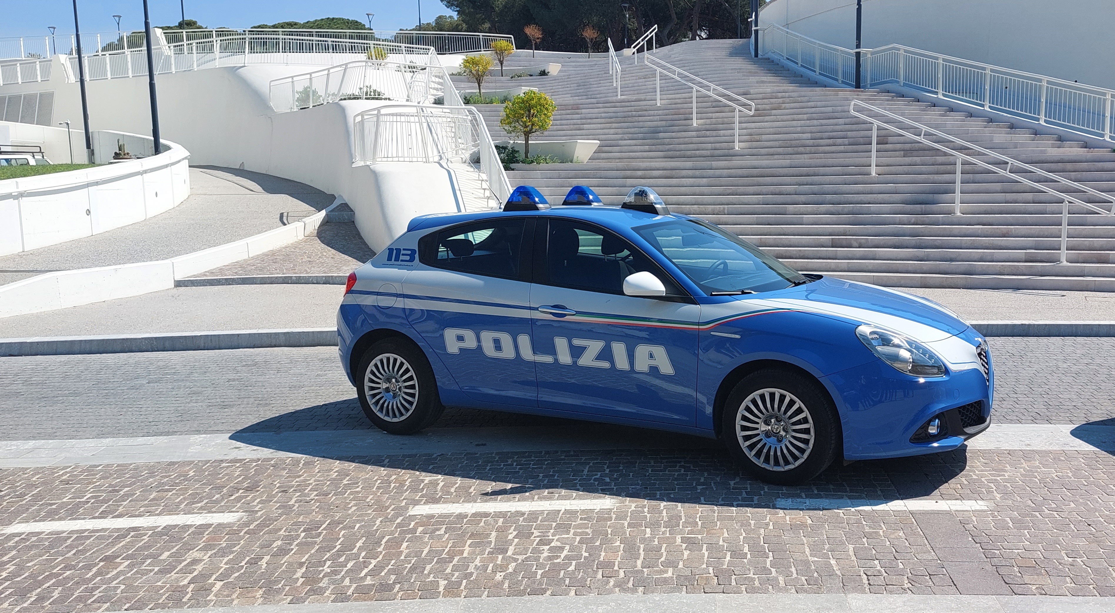 Reggio Calabria – Sequestrata Ferrari sul lungomare, a bordo un volto noto