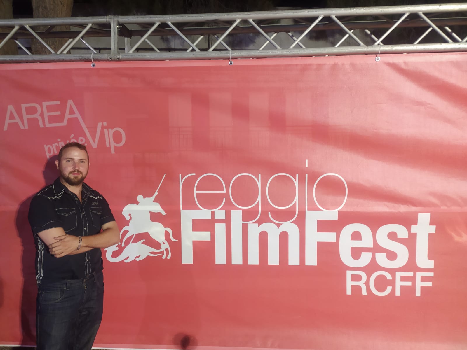 Al pittore Alessandro Allegra l’incarico di realizzare il disegno per le targhe della XVI edizione del Reggio Calabria Film Fest
