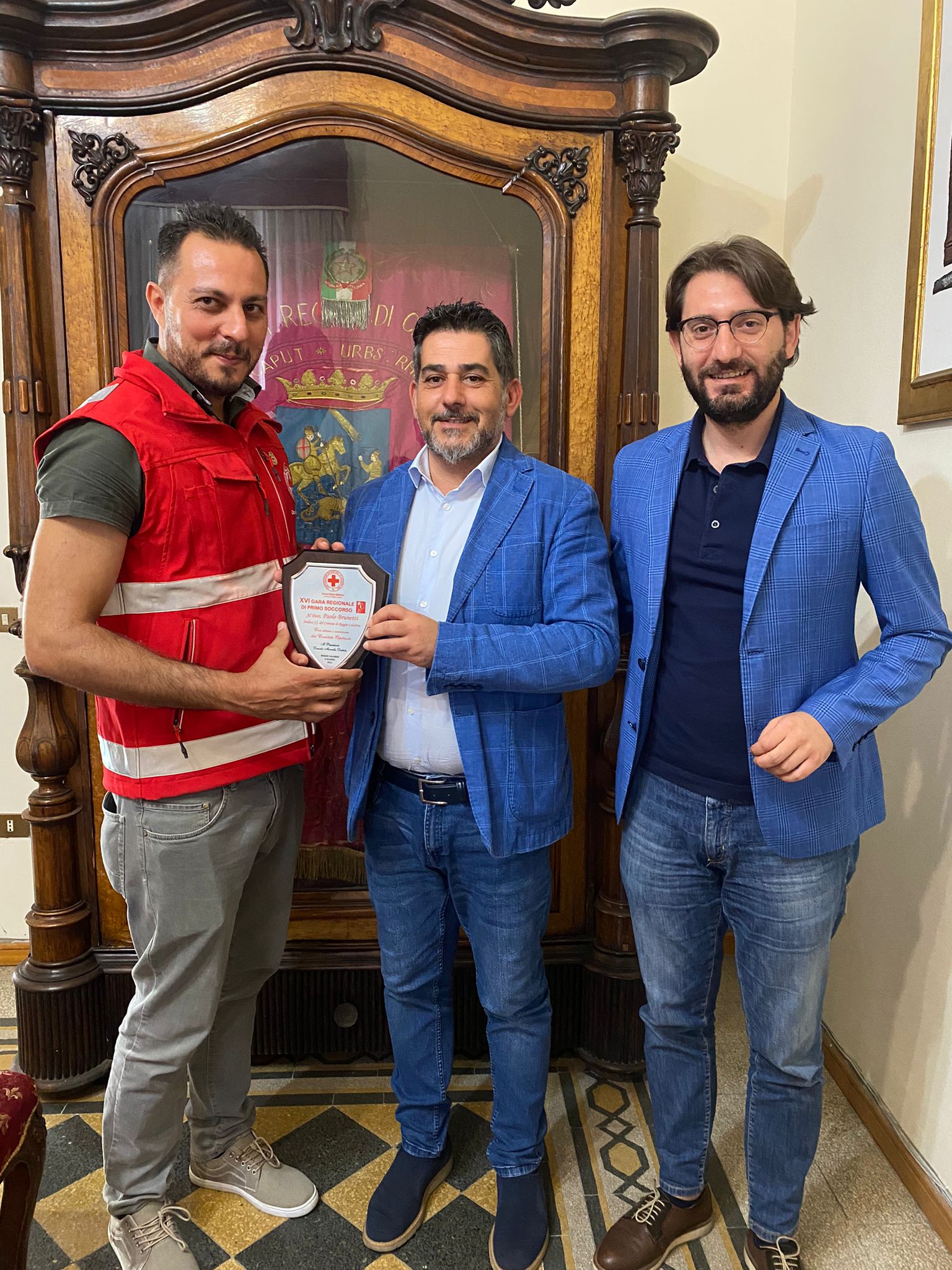 Reggio Calabria – A Palazzo San Giorgio il crest della Croce Rossa Italiana