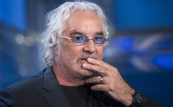Briatore salva col suo yacht migranti in difficoltà al largo della Calabria