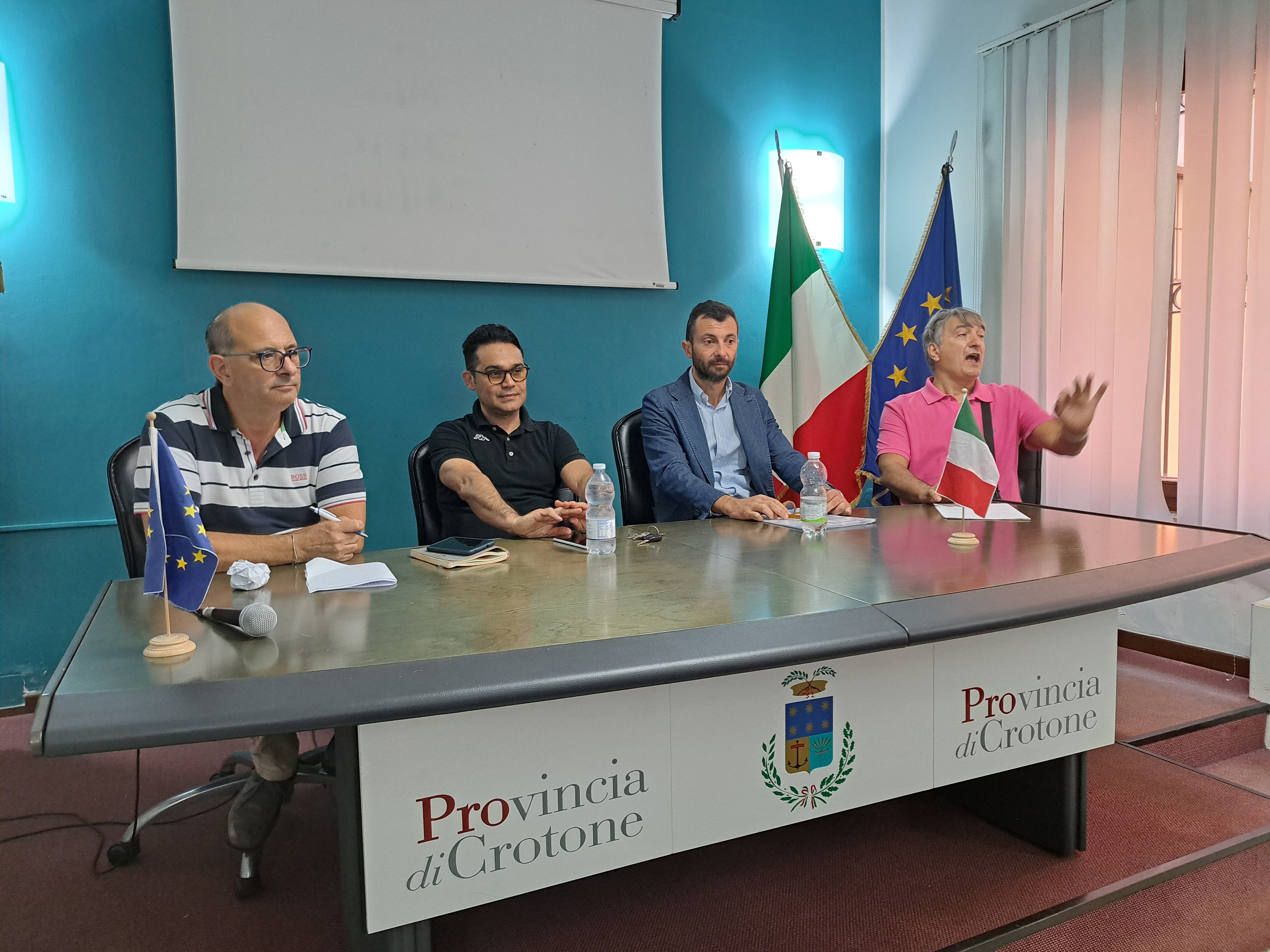 Provincia Crotone, saranno bitumati i tratti della sp52 maggiormente deteriorati