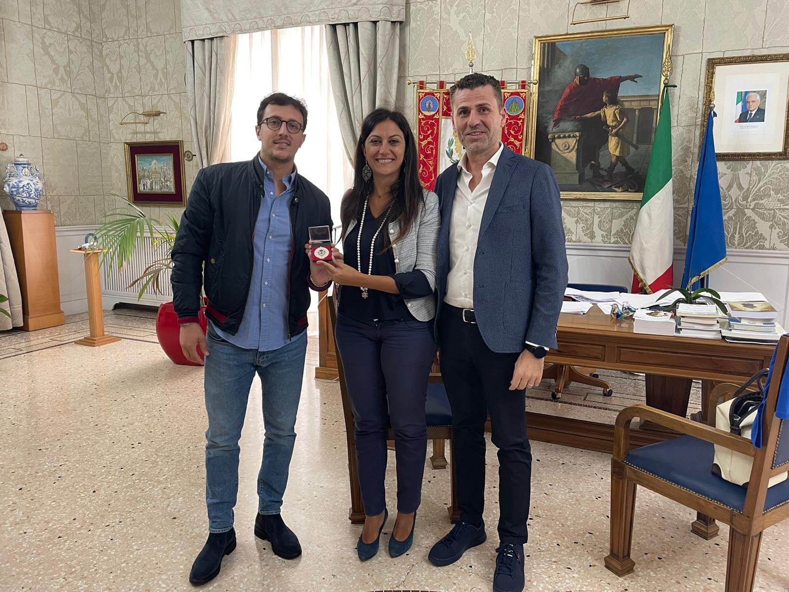 Provincia di Cosenza – Il Campione italiano di velocità in montagna ricevuto dalla Presidente Succurro