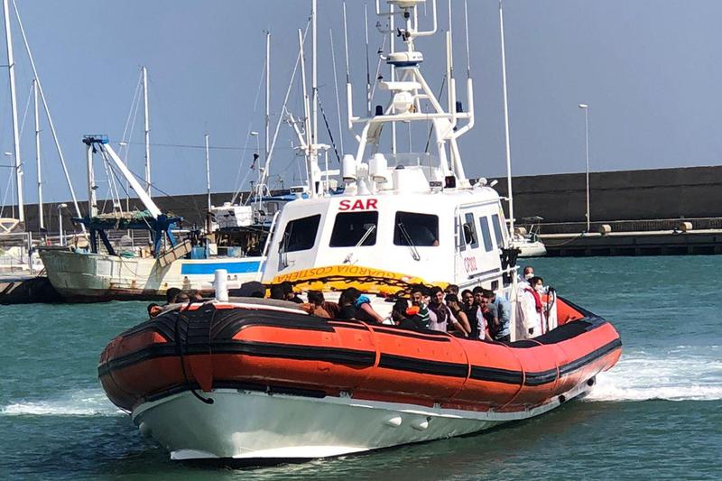 Migranti: sbarco a Roccella Ionica, arrivati in 61