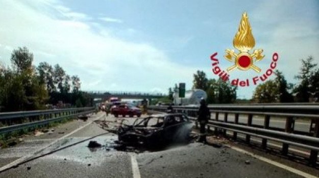 Incidente su A12 tra Versilia e Massa, muore bambina di Reggio Calabria