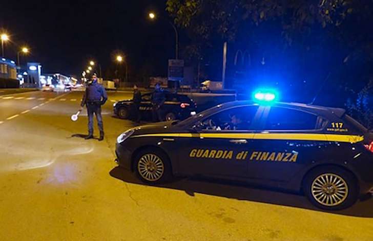 Giovane di Reggio Calabria fermato con 33 kg di cocaina in auto