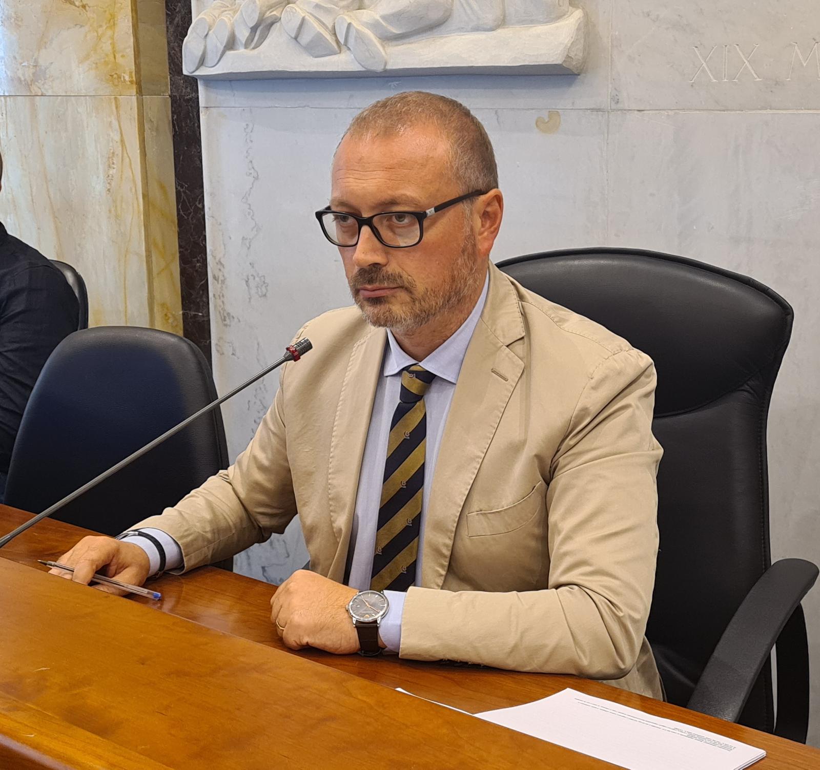 Versace: “Occhiuto viene a brindare ma non ascolta le istanze del territorio”