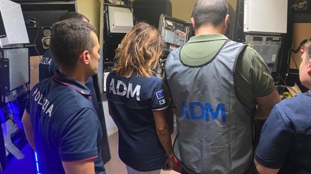 Blitz di Polizia e Adm di Reggio Calabria: scoperto centro scommesse senza autorizzazione