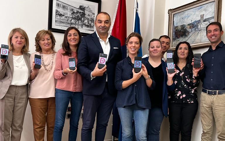 Il Comune di Vibo punta all’innovazione con la app Donacod per mensa e scuolabus