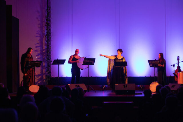 Una standing ovation del pubblico del Teatro Zanotti Bianco sancisce il successo dello spettacolo “Elegia per la principessa barbara. A proposito di Medea”