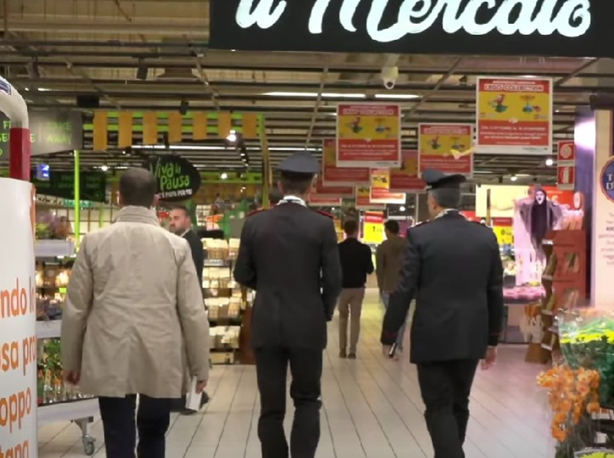 Accoltellamento Milano: l’assalitore del centro commerciale, una vita da hikkikomori