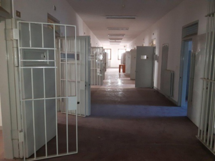 Carcere di Vibo Valentia – Detenuto devasta la stanza e ingerisce vetri