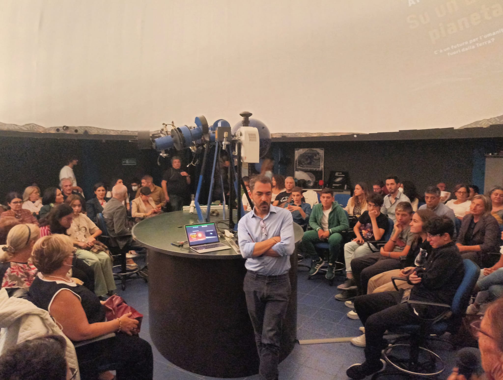 Reggio Calabria – Un futuro per l’umanità fuori dalla terra? A Cosmos la scienza si interroga sulle migrazioni interplanetarie