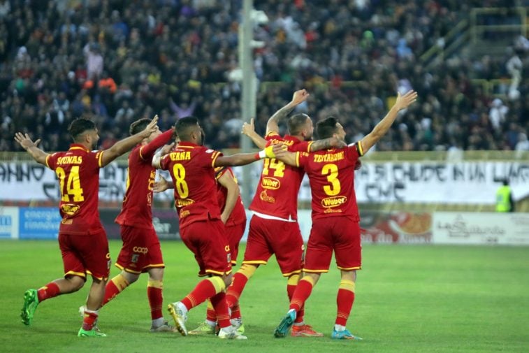 Il Catanzaro gioca sul velluto contro la Juve Stabia, ma c’è poco da festeggiare