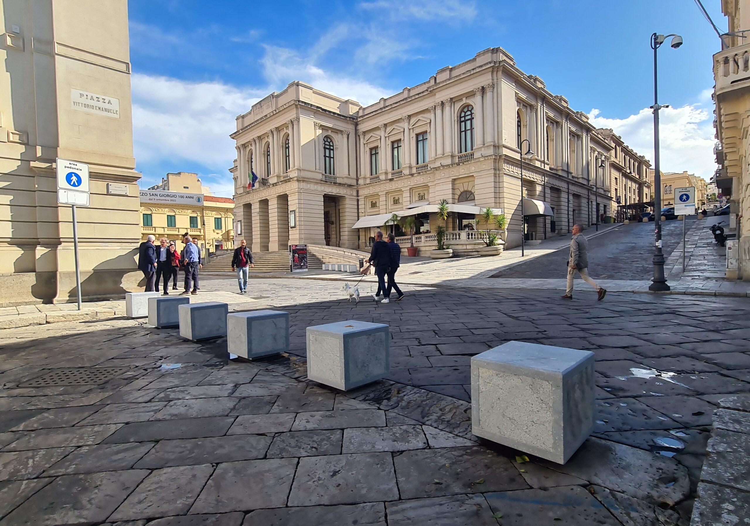 Reggio Calabria – I nuovi arredi urbani sul Corso Garibaldi
