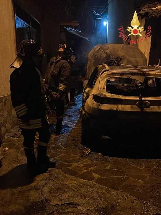 Incendiata auto del vicesindaco di Vallefiorita