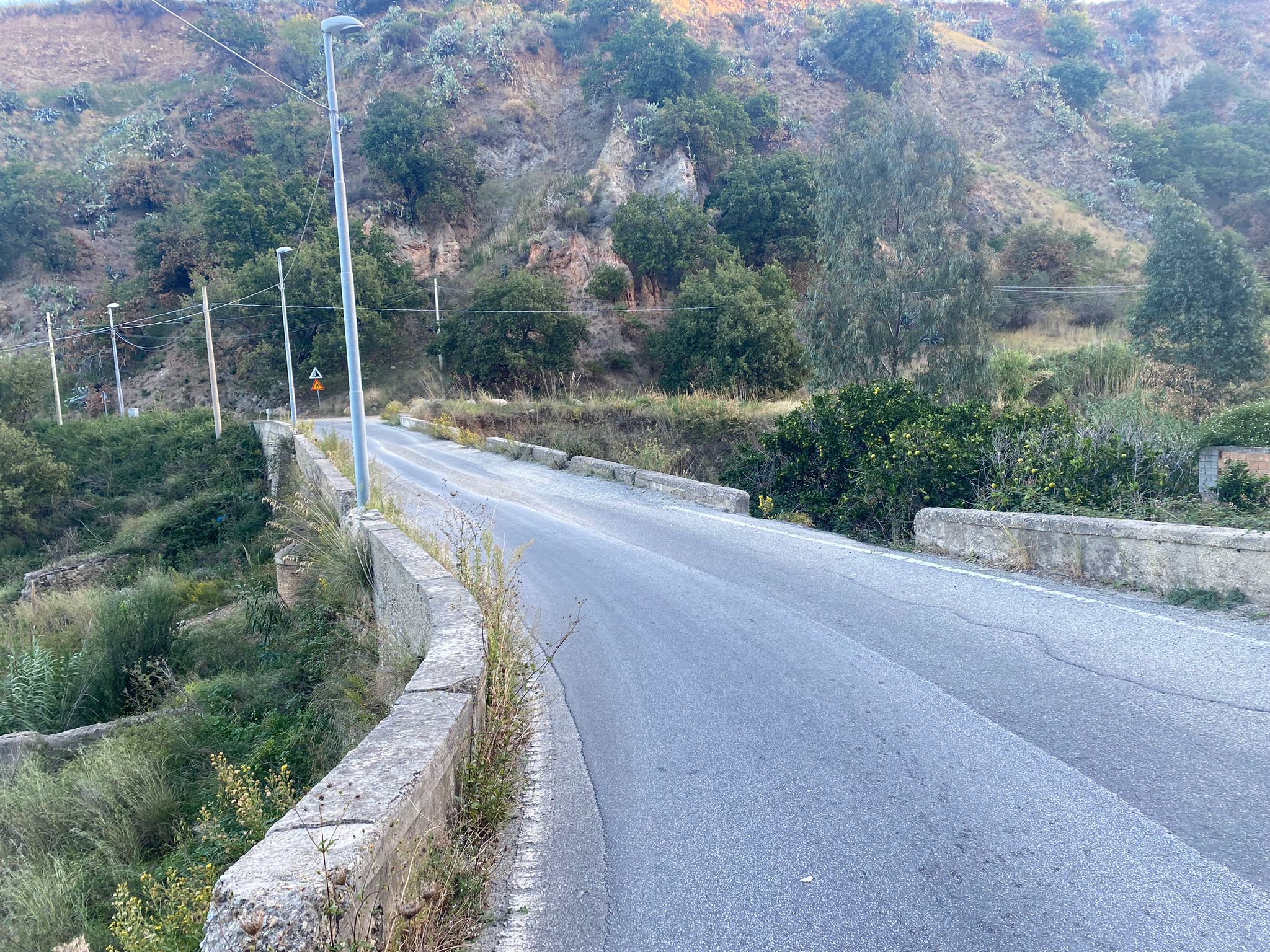 Reggio Calabria, Malaspina: “Strada per San Giovanni di Sambatello pericolosa” (FOTO)