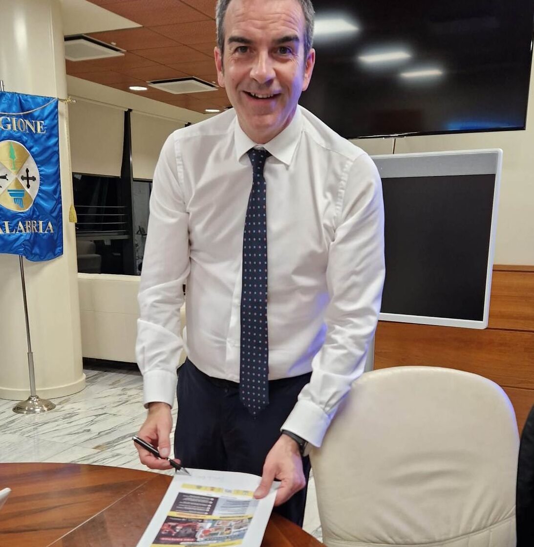 La Calabria dice no al cibo sintetico. Il Presidente Occhiuto firma la petizione di Coldiretti