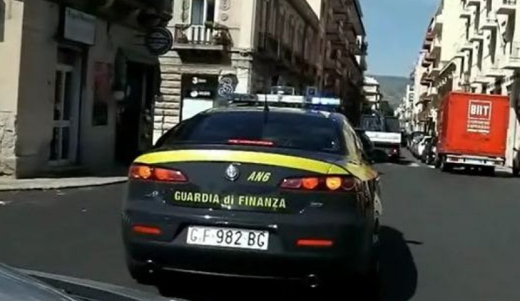 Reggio Calabria: GdF sequestra orologi di lusso, immobili e terreni a ex funzionario pubblico