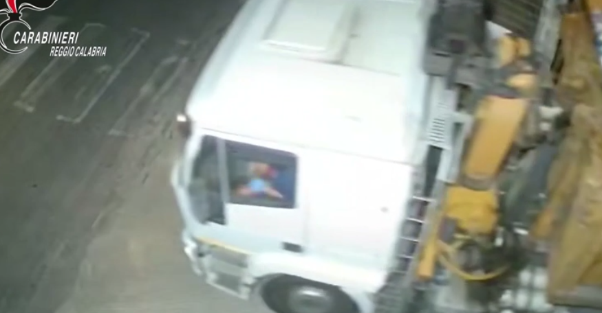 Ritrovato a Gioia Tauro uno dei due autocompattatori rubati a Polistena
