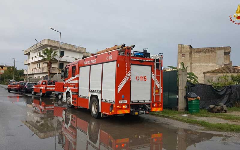 Esplosione a Bagnara Calabra, Vigili del Fuoco di Reggio Calabria al lavoro: c’è un morto