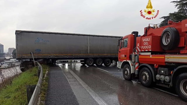 Incidente sulla Salerno-Reggio Calabria: rallentamenti per il traffico