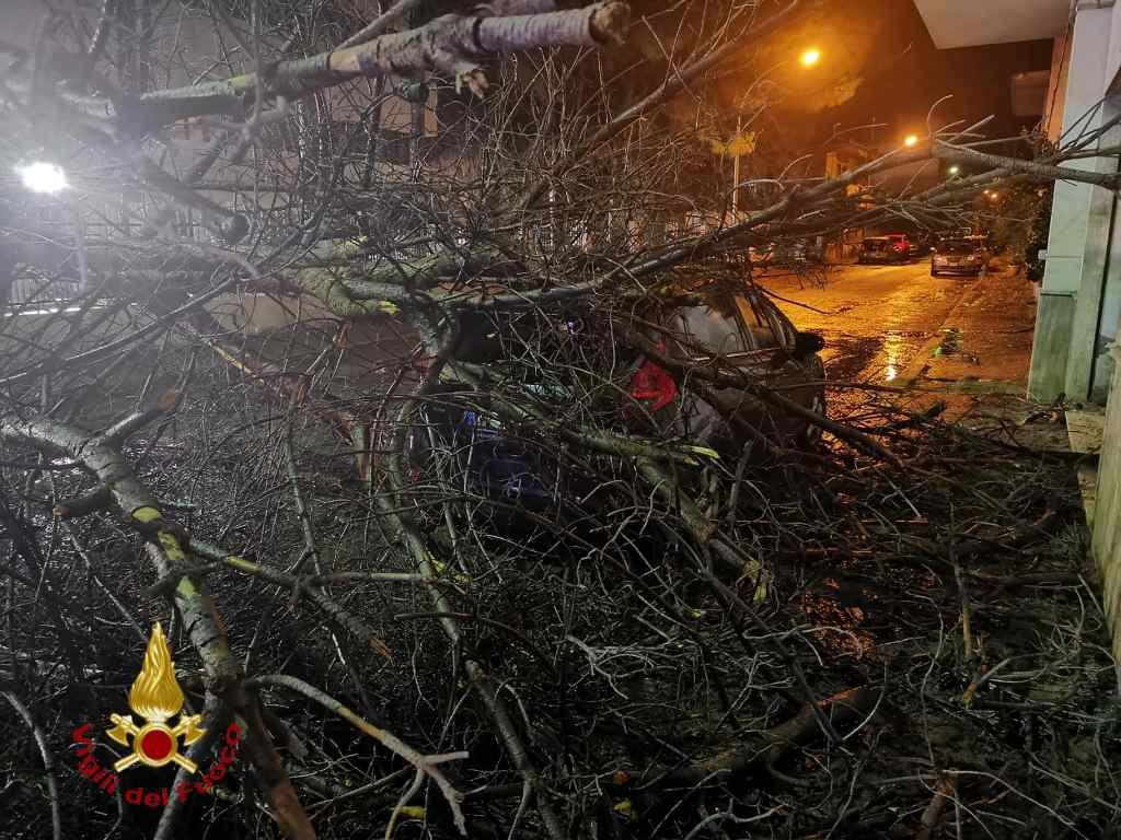 Maltempo a Reggio Calabria: situazione difficile, decine di interventi dei Vigili del Fuoco (FOTO)