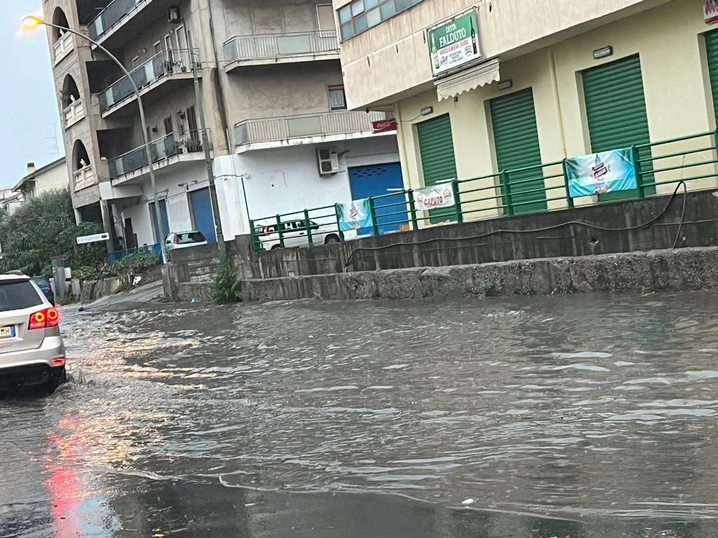 Maltempo a Reggio Calabria, solito disastro per la viabilità (FOTO)