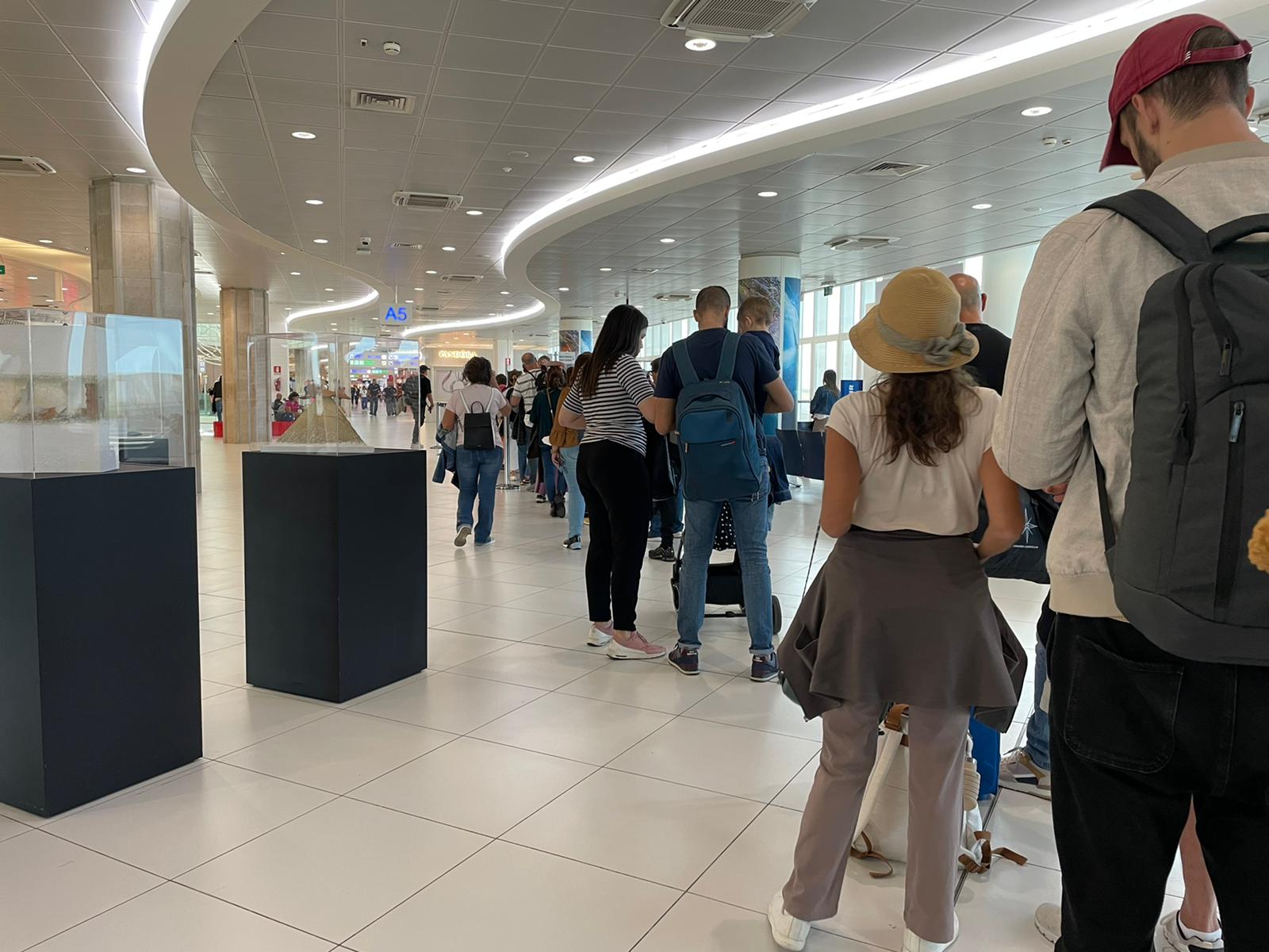 Volo in ritardo Lamezia Milano di oltre otto ore, come chiedere il rimborso