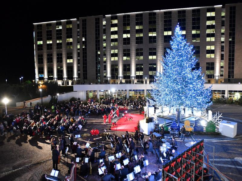 Regione – Grande partecipazione per l’accensione dell’albero di Natale dei calabresi