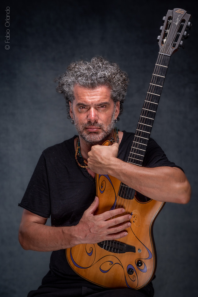 Il cantautore e performer teatrale Fabio Macagnino si esibirà live al Teatro Metropolitano di Reggio Calabria 