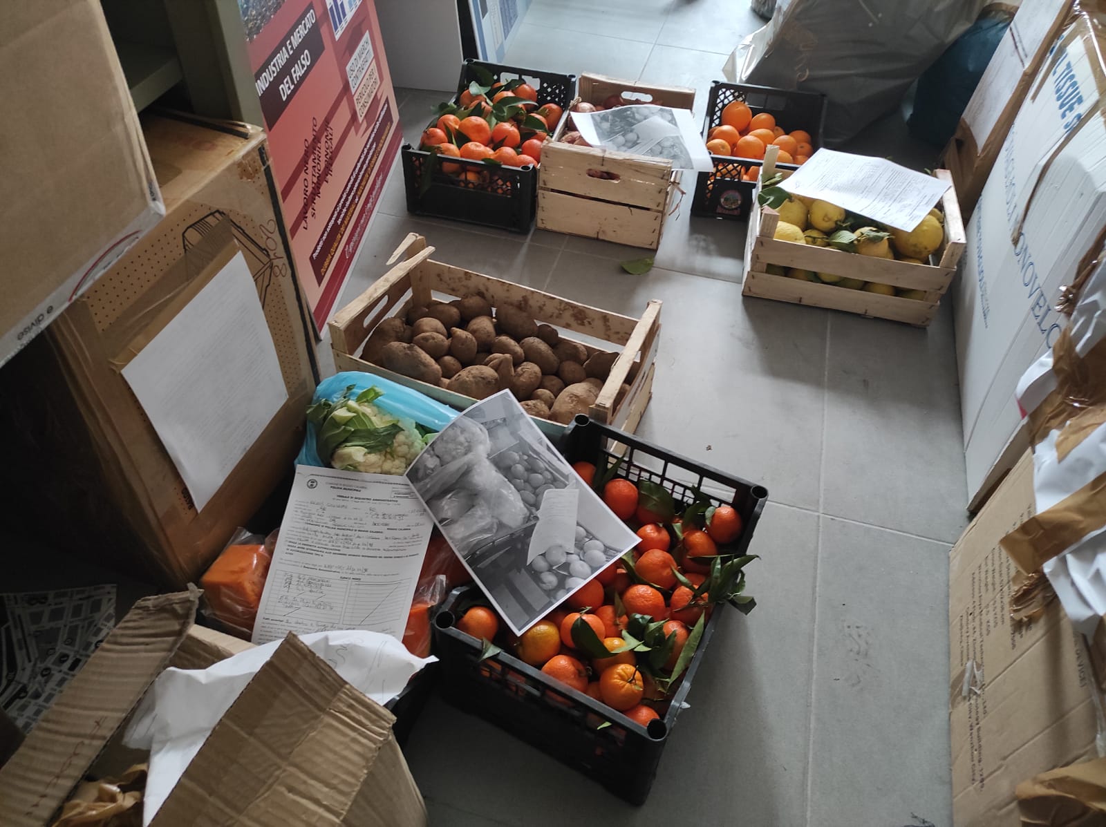 Reggio Calabria: vendevano frutta senza licenza, multe per migliaia di euro e 1 quintale di merce sequestrata