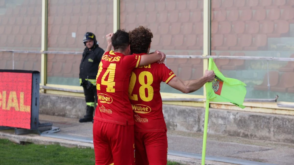 Serie C – Catanzaro: altra tappa di una galoppata trionfale. Potenza annichilito al Ceravolo