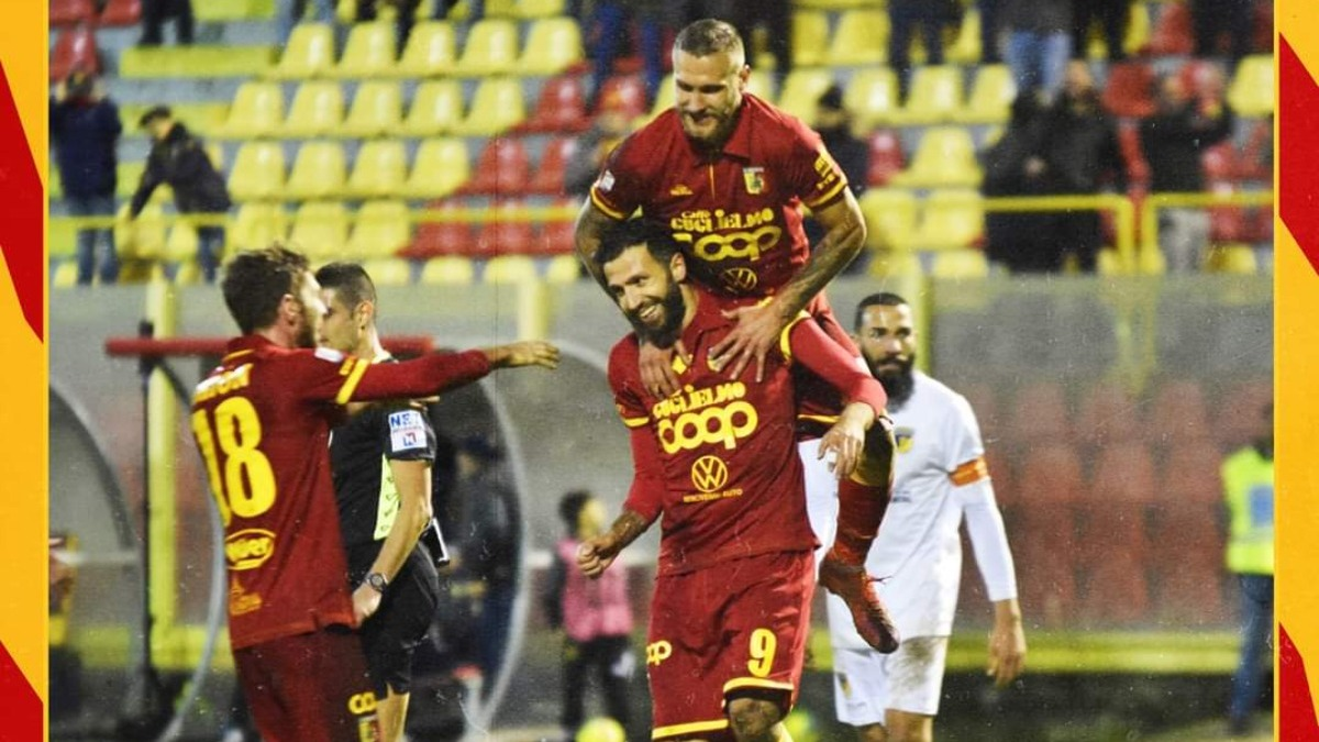 Il Catanzaro e la regola del “3”, la squadra di Vivarini è un rullo compressore