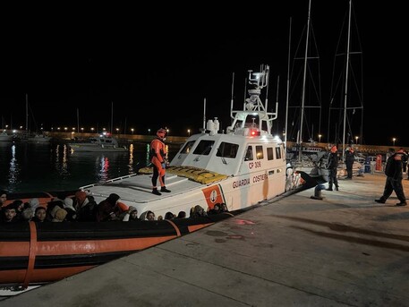 Migranti: nuovo sbarco nella Locride, arrivati in 54