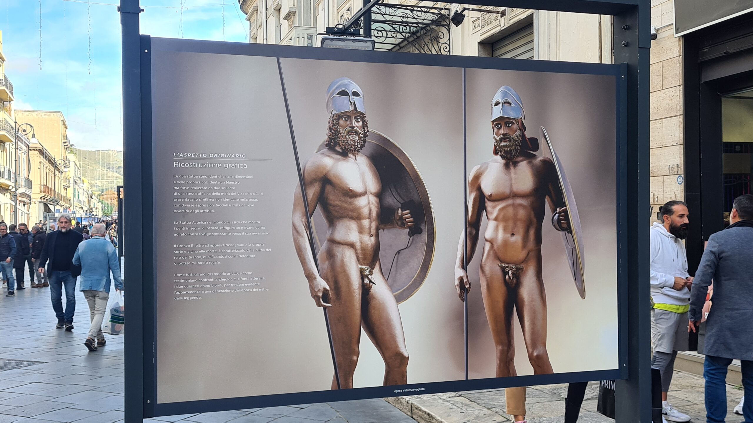 Reggio Calabria – La Città abbraccia il Museo con la mostra fotografica all’aperto sui Bronzi di Riace (FOTO)