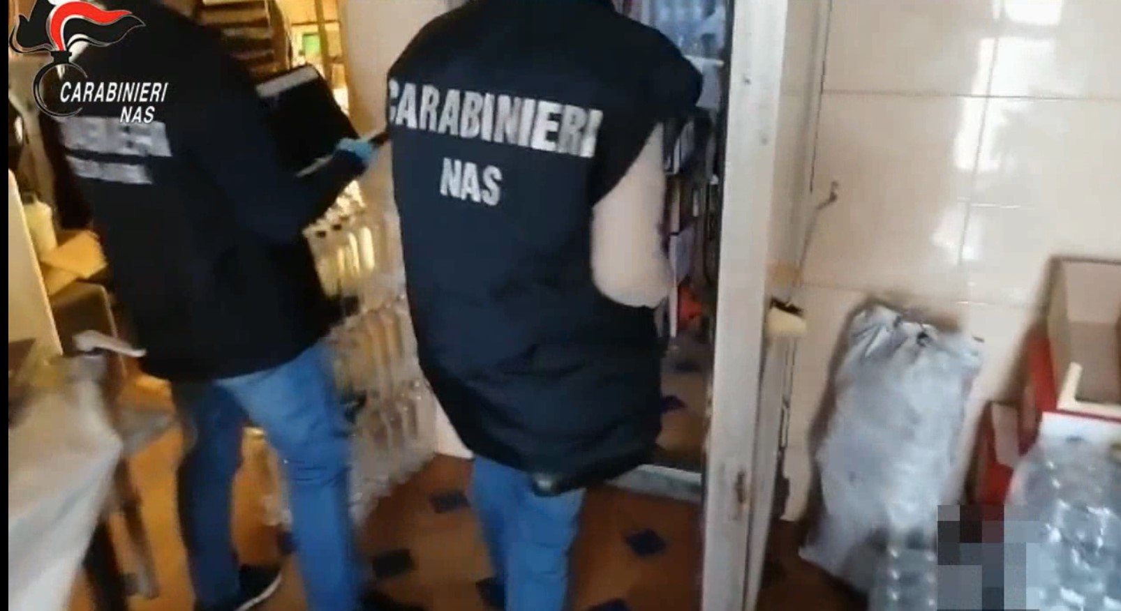 Blitz dei Nas di Reggio Calabria: sequestrati 700 kg di carne tra muffa e sporcizia