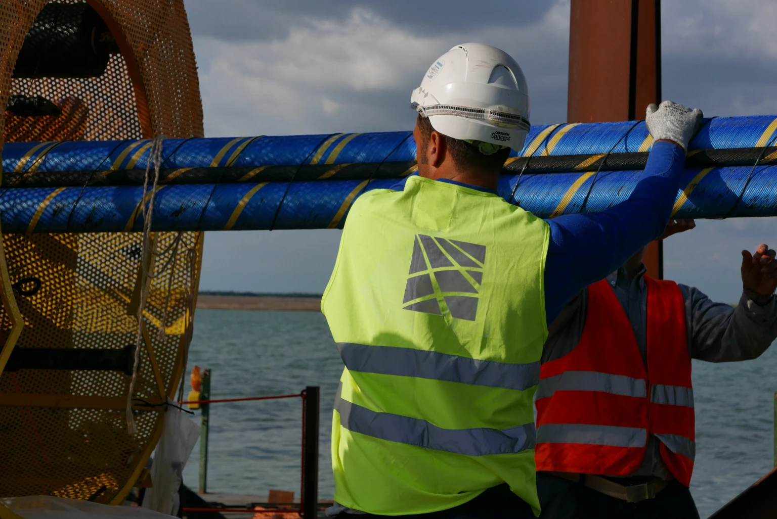 Collegamento elettrico sottomarino tra Calabria e Sicilia. Terna investe 105 milioni