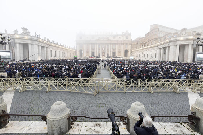 Roma blindata per l’addio a Papa Benedetto XVI