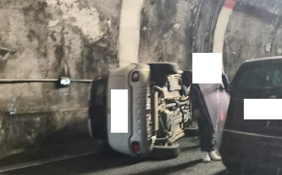 Reggio Calabria – Brutto incidente sulla tangenziale: carambola con più auto, traffico rallentato