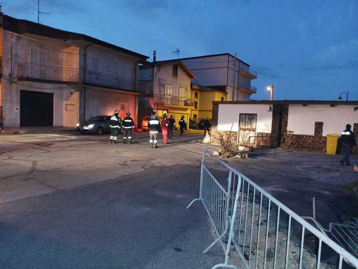 Vicesindaco aggredito durante demolizione chiosco abusivo