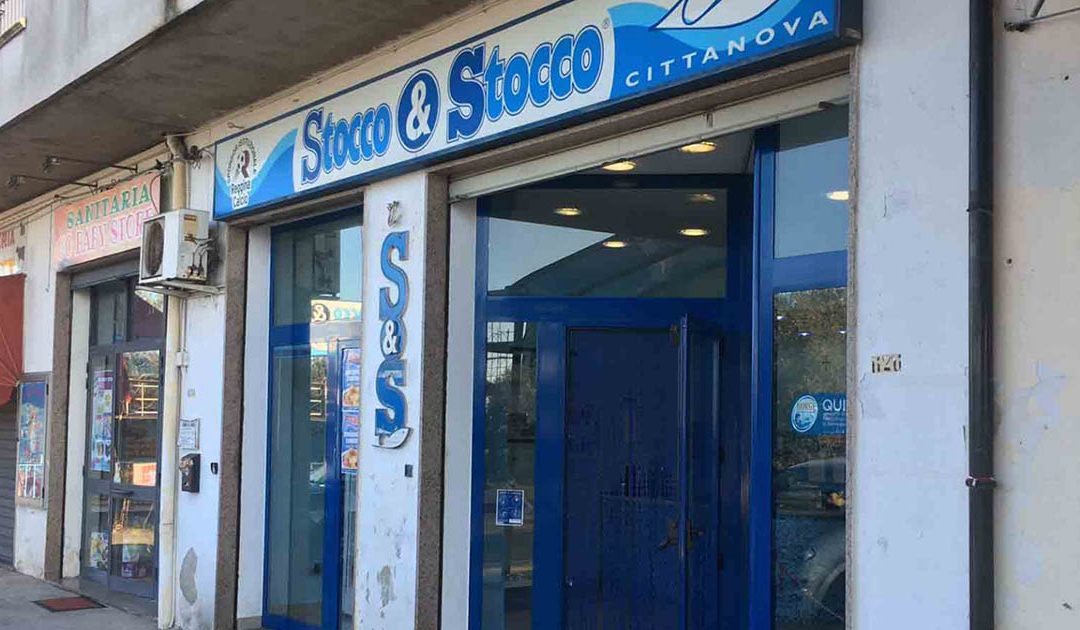 Intimidazione a negozio “Stocco & Stocco”, colpi pistola contro serranda