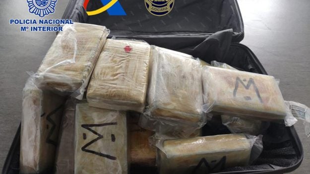 ‘Ndrangheta, sequestrati 805 kg di coca su un peschereccio nell’Atlantico