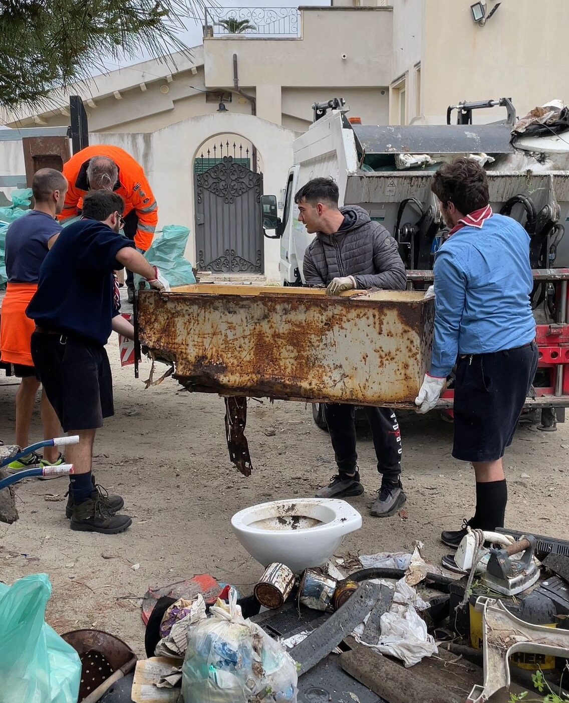 Plastic Free: ripulita la spiaggia di Catona (FOTO)