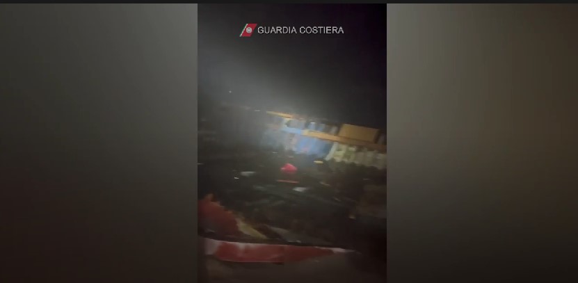 Sbarco migranti in Calabria: si temono oltre 100 morti, già 45 le vittime accertate