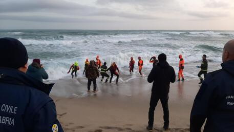 Naufragio migranti, recuperata 68esima vittima