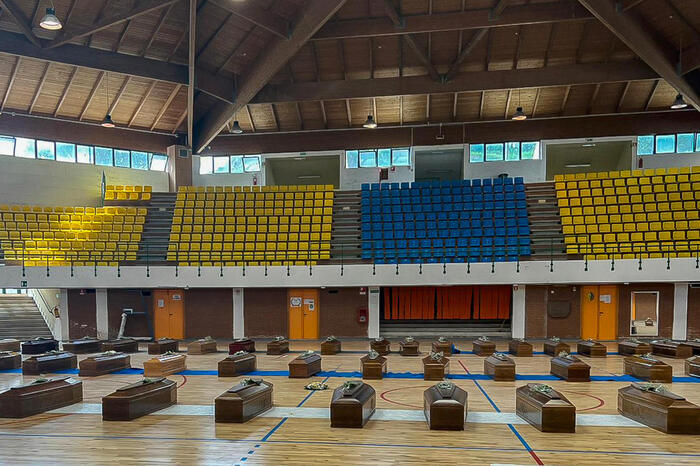 Naufragio al largo di Crotone: 66 le vittime accertate. Oggi la camera ardente