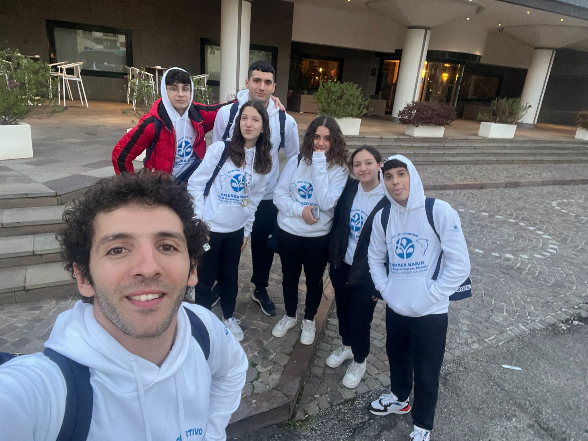 Esperienza Nuoto Reggio di rientro da Cosenza  dopo le finali regionali Fin