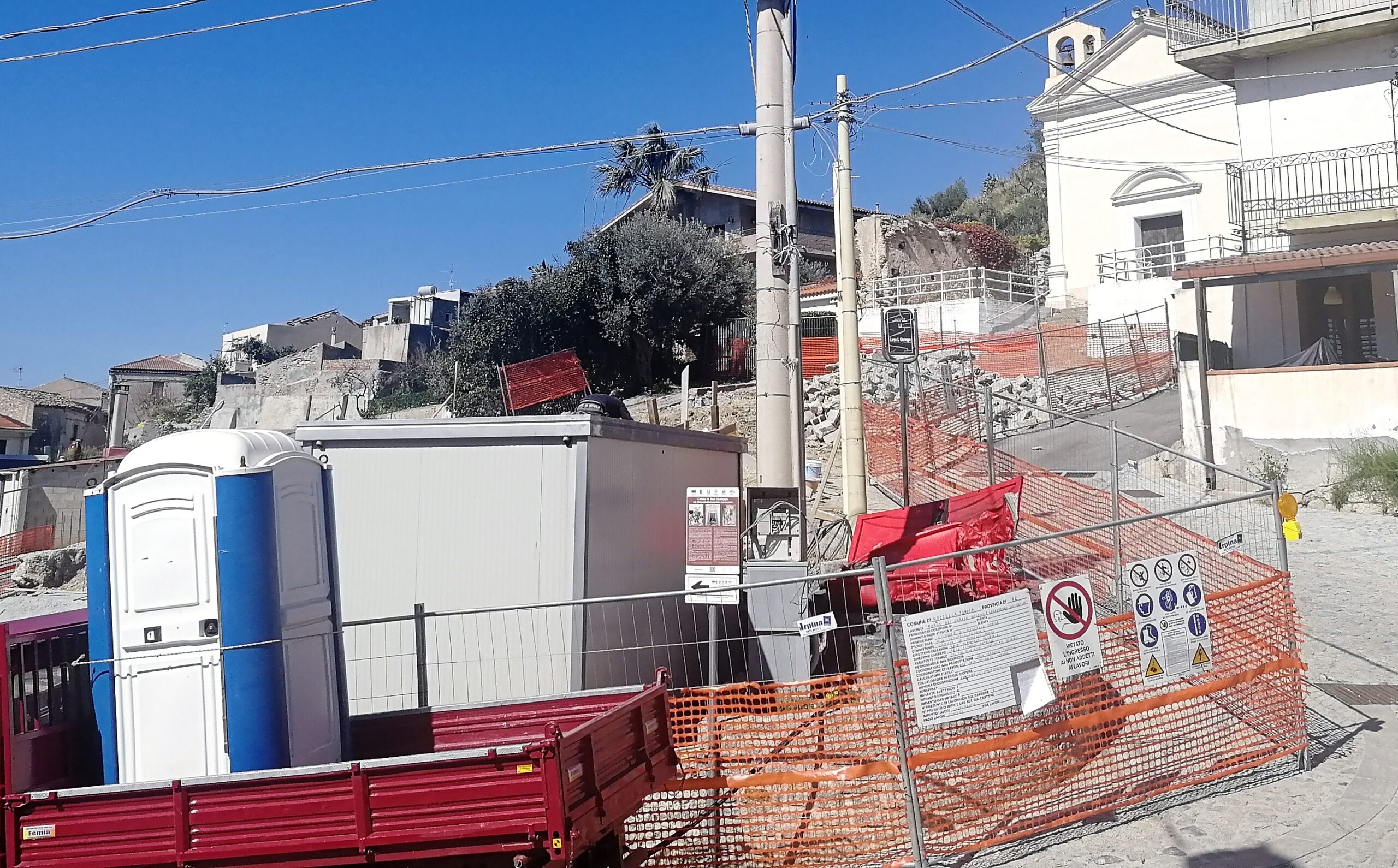Roccella Jonica: incendio in un cantiere edile